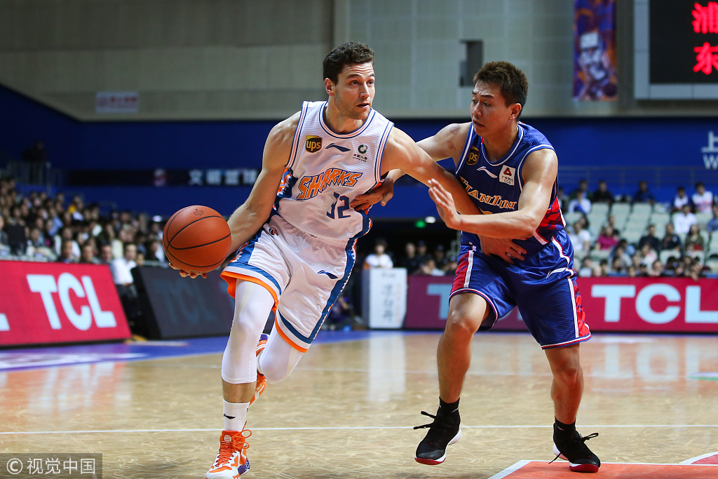 爱游戏体育-包含转会期萨克拉门托国王备战CBA常规赛，伤情更新细节曝光，引发热议，更衣室氛围转暖的词条